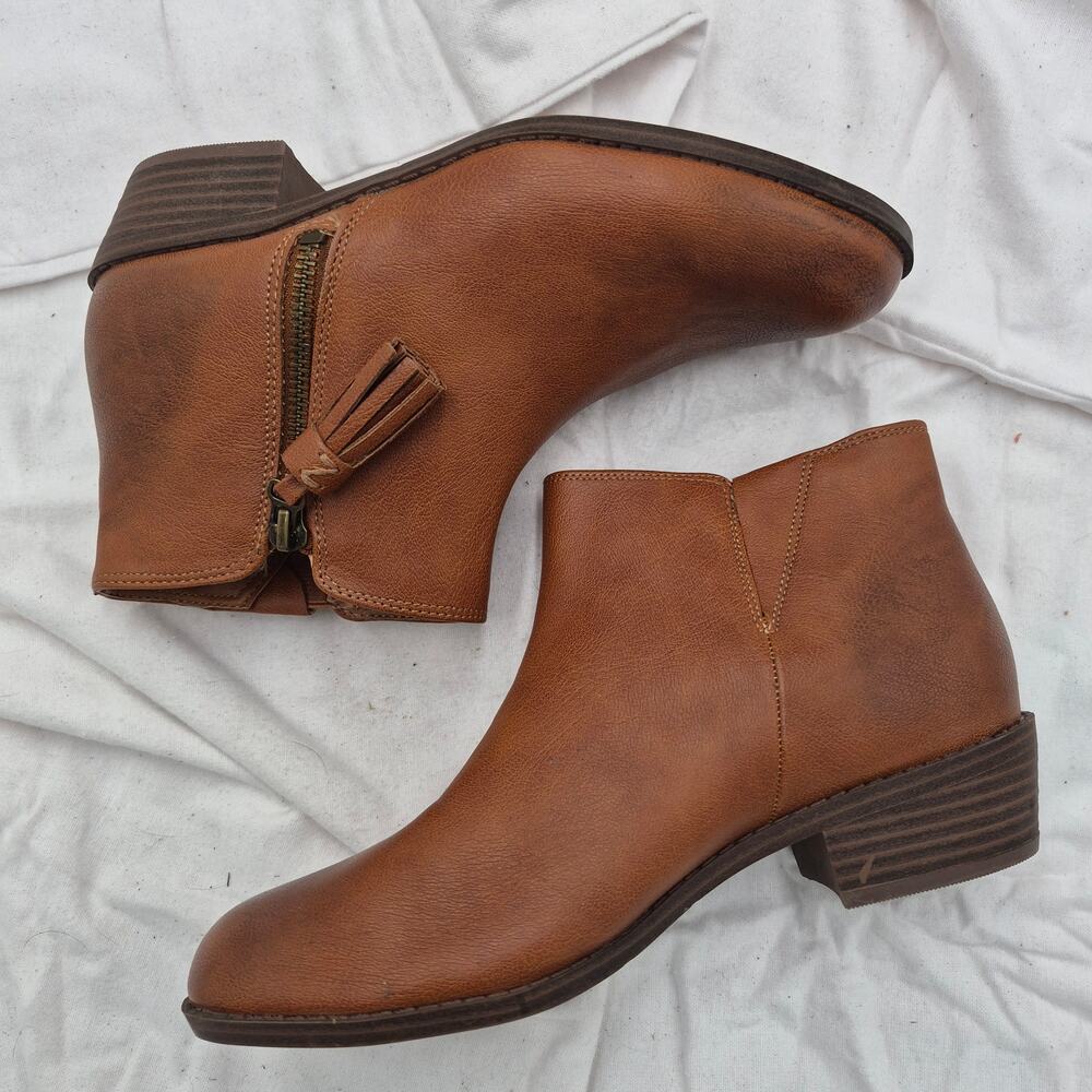 NEW ZODIAC Women's Val-Western Side Zip Ankle Boots in a cognac brown SIZE 6.5
